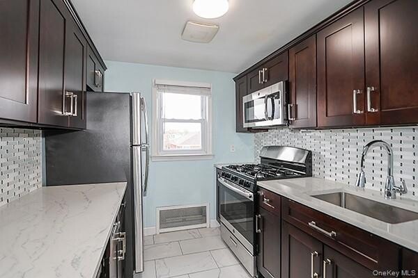 Building Photo - 926 2nd Ave