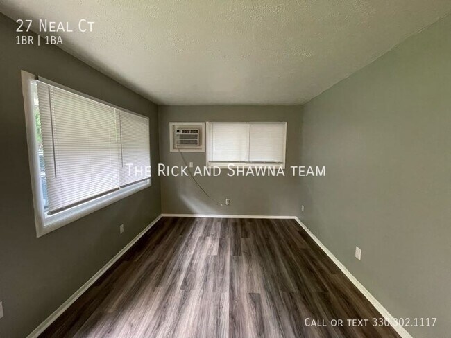 Building Photo - One bedroom one floor living  West Akron