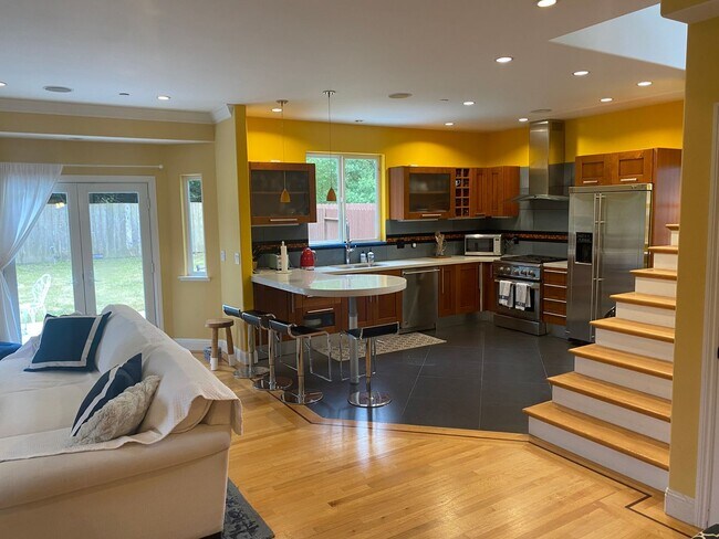 Building Photo - Fully Furnished House in South San Francisco - 2 Bedroom, 2 Bathroom