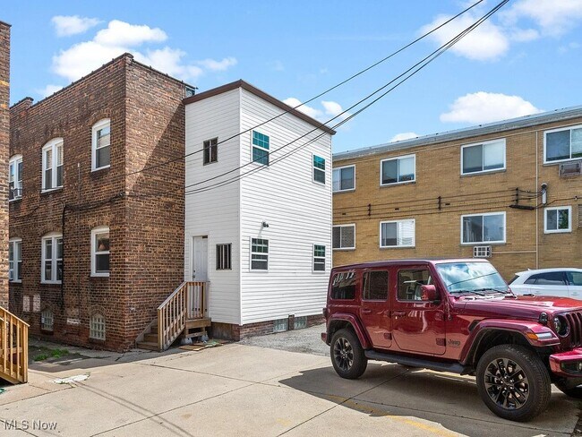 Foto del edificio - 16201 Madison Ave