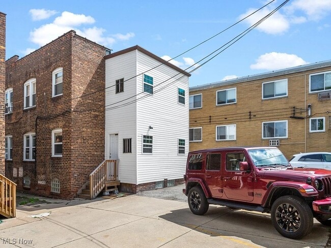 Building Photo - 16201 Madison Ave