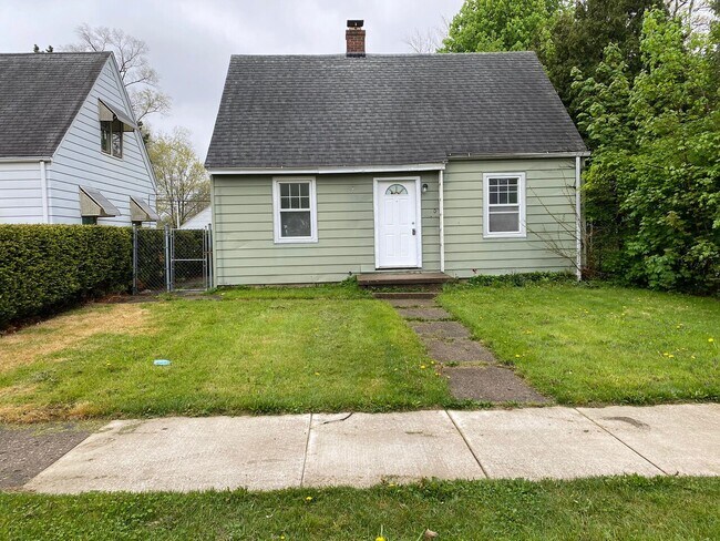 Building Photo - 1330 N Meade