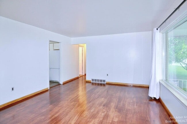 Building Photo - 8807 Tavistock Dr