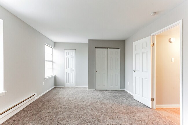 Bedroom - Newpointe Apartments