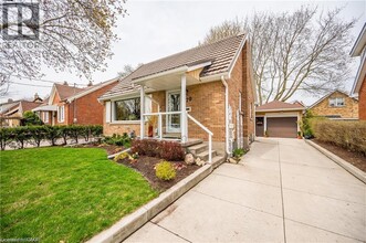 Building Photo - 270 Mansion St