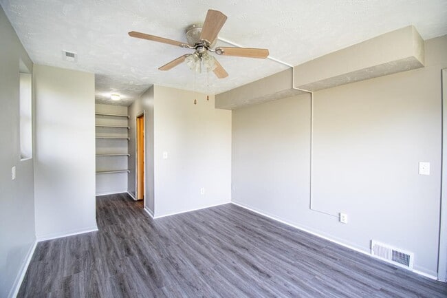 Foto del edificio - 1220 Hillcrest Dr