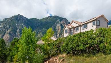 Building Photo - 5320 Broadmoor Bluffs Dr