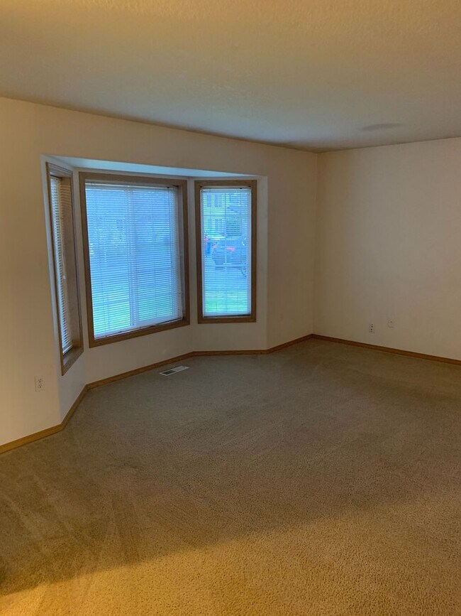 Building Photo - 3BD Ranch Style Home In Great Orchards Loc...