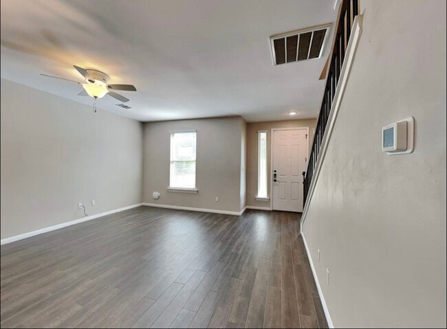 Building Photo - 178 Holly St