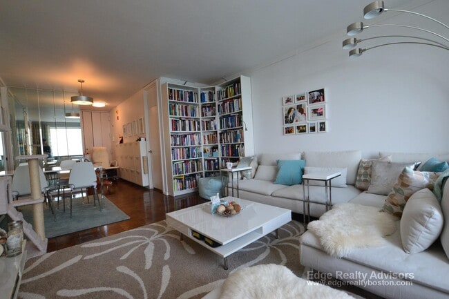 Photo - 65 E India Row Apartment