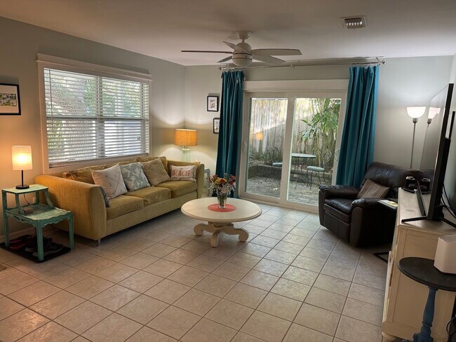 Building Photo - 921 Bahia Mar Rd