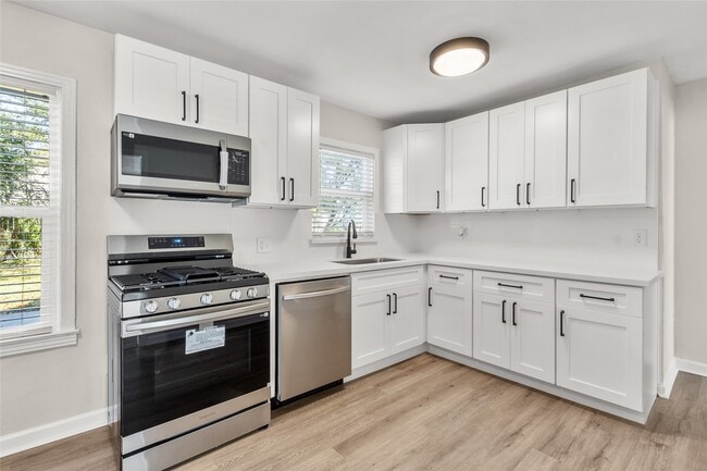 Foto del edificio - 3811 Luca St