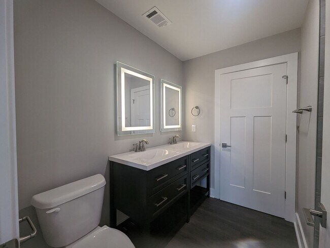 Building Photo - 3 Bedroom/2 Bathroom New Construction Town...
