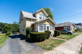 Building Photo - 117 School St