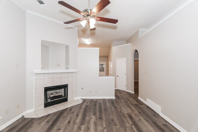 Building Photo - 6887 Seaside Dr