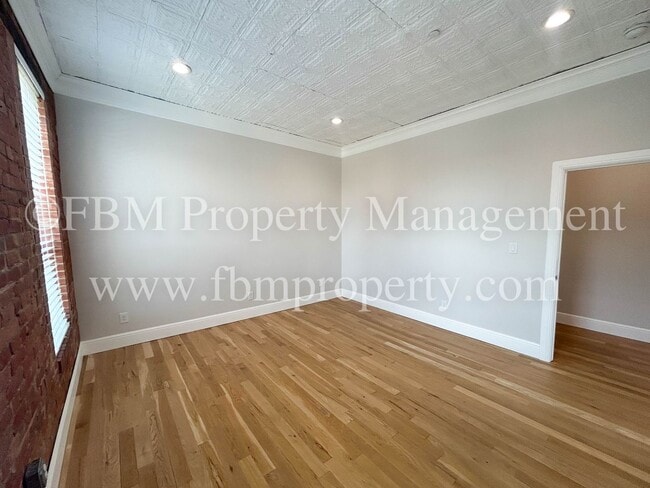 Building Photo - 111 W Ennis Ave