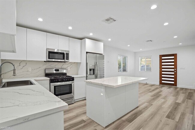 Building Photo - 2309 S West View St