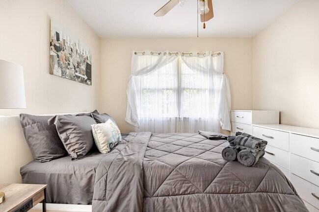 Foto del edificio - 7527 Fairwood Ln