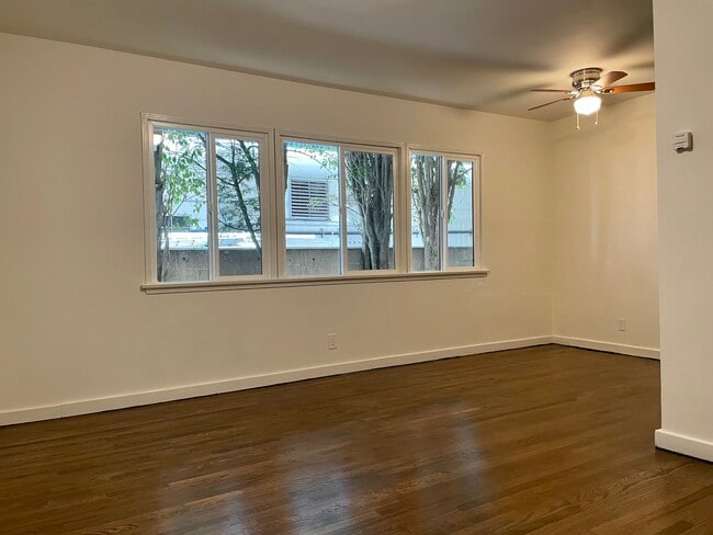Building Photo - 2121 Ocean Ave