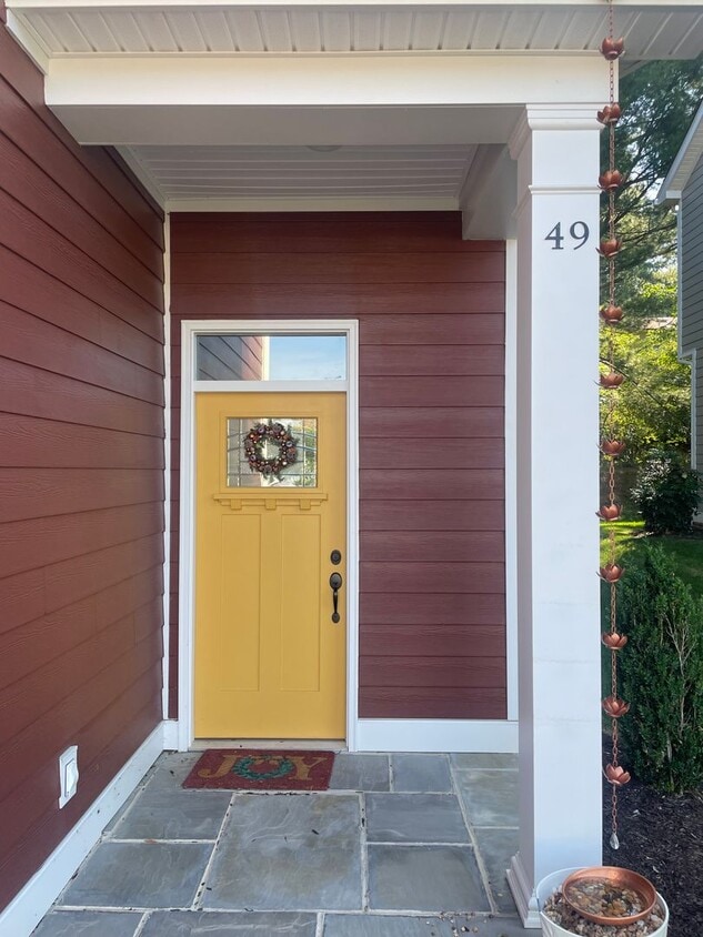 Primary Photo - 3 BR 2.5 Bath Townhouse