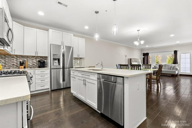 Building Photo - 5570 Arbor Chase Dr