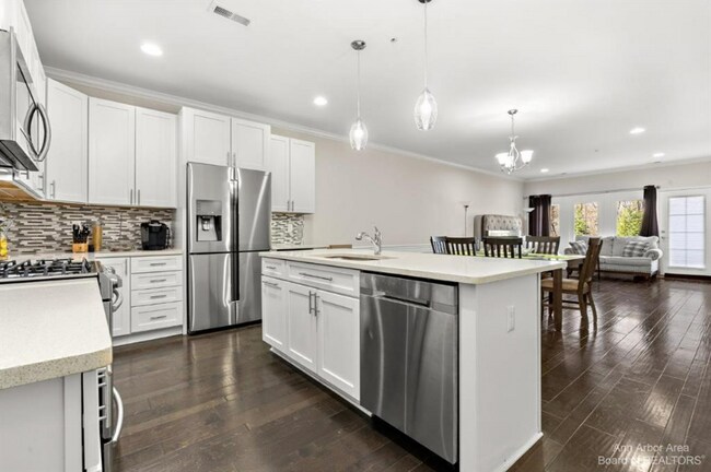 Foto del edificio - 5570 Arbor Chase Dr