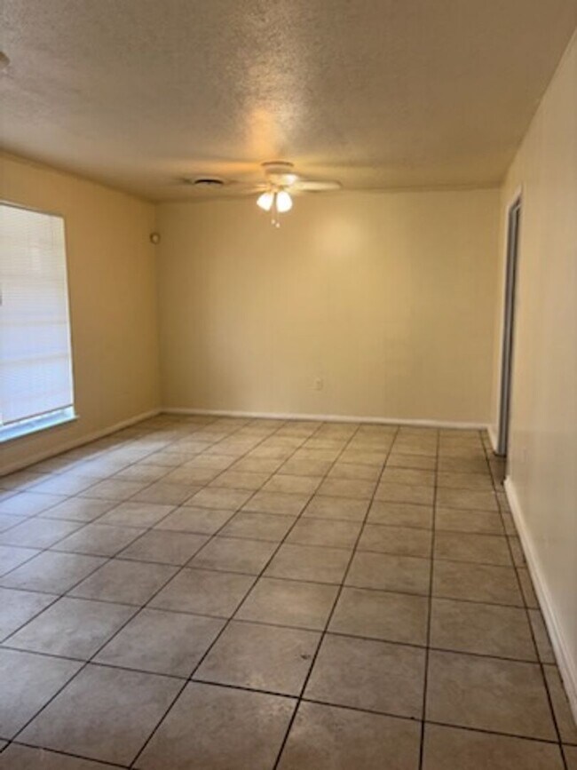 Foto del edificio - 1853 Smallwood St