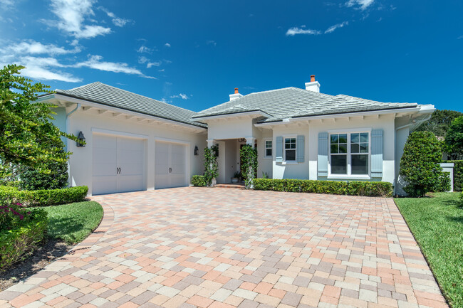 Building Photo - 240 Palm Island Ln
