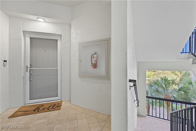Foto del edificio - 7040 Pelican Bay Blvd