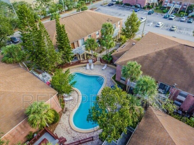 Building Photo - 468 Banyon Tree Cir