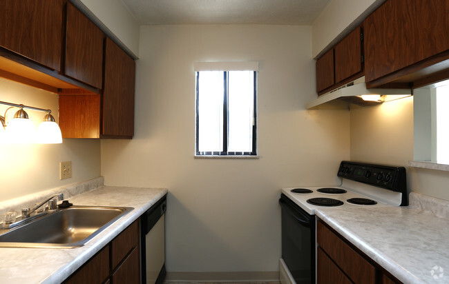 Kitchen - Grandin Club Apartments