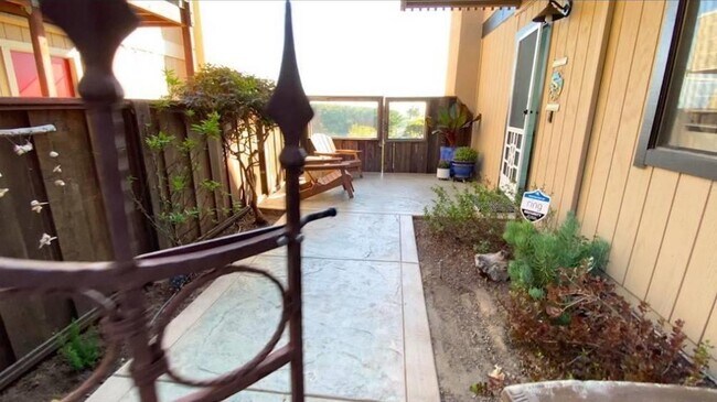 Foto del edificio - 273 Sea Ridge Rd