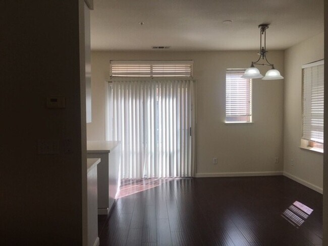 Foto del edificio - 3 Bedroom 2.5 Home in Whisman Station