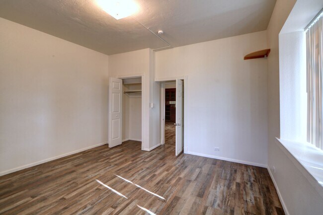 Foto del edificio - 311 Springville Duplex