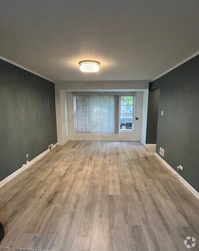 Thomas Reades West St Highlands Basement Apartments for Rent Chicago