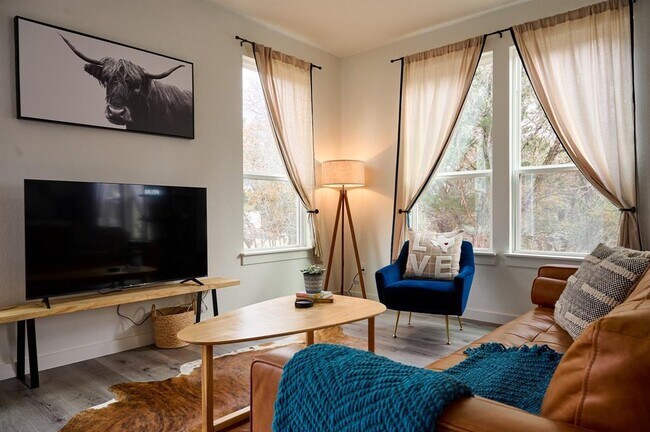 Foto del edificio - 2076 Dry Creek