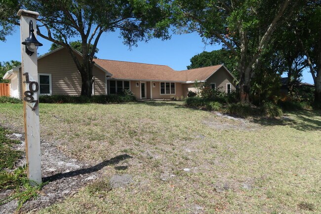 Building Photo - 1087 NE Quinn Pl