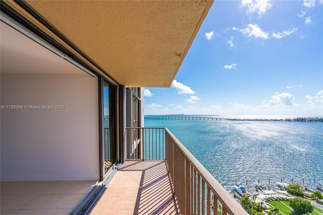 Foto del edificio - 1450 Brickell Bay Dr