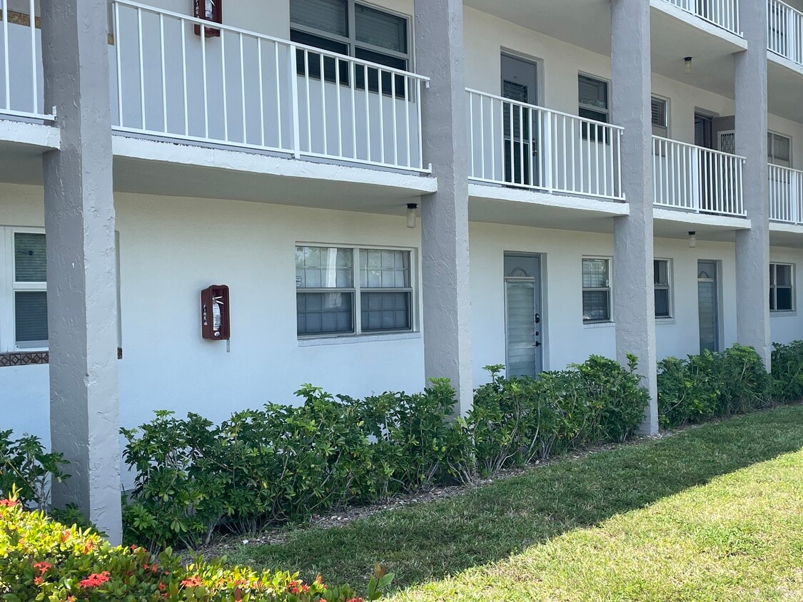 8100 Sunrise Lakes Blvd Unit 108, Sunrise, FL 33322 Condo for Rent in
