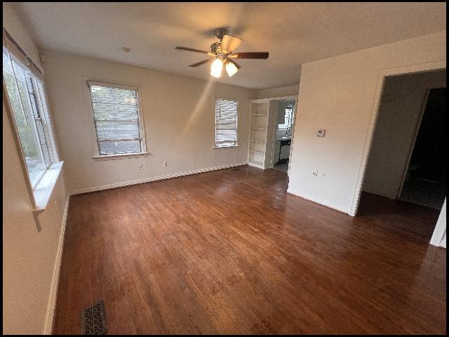 Foto del edificio - 5919 Woodlawn Dr