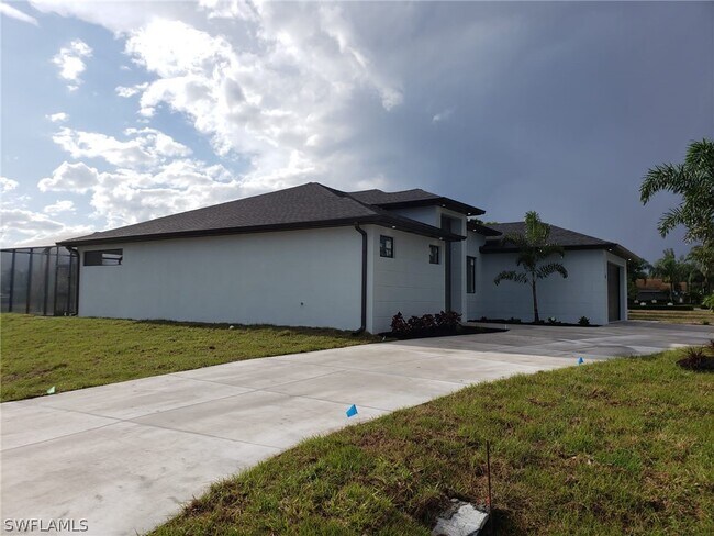 Building Photo - 24 Chiquita Blvd S