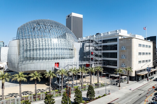 The Oscars Museum serves as a cultural landmark.