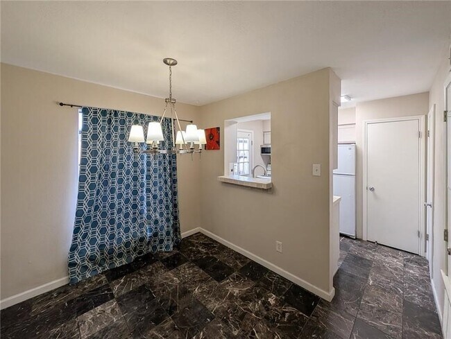 Foto del edificio - 6702 Everhart Rd