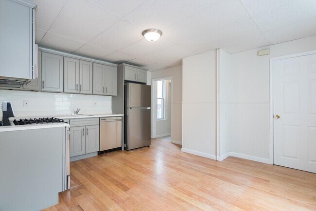 Building Photo - 27 Pinckney St