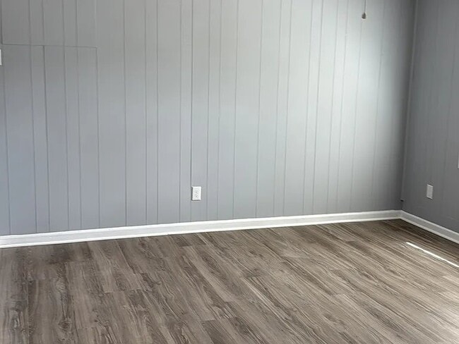 Building Photo - 410 W Arrowood Rd