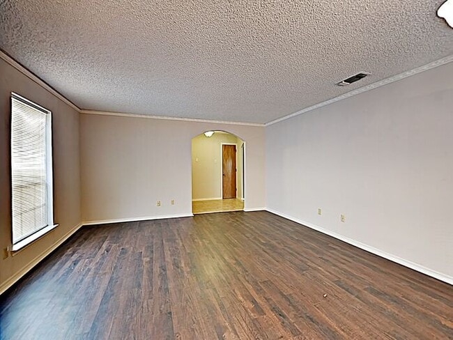 Building Photo - JUNE MOVE IN SPECIAL! $1,000.00 off 1st Mo...