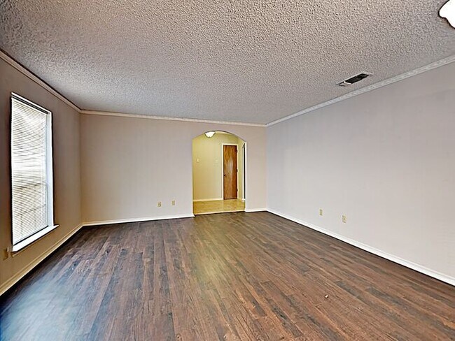 Foto del edificio - JUNE MOVE IN SPECIAL! $1,000.00 off 1st Mo...