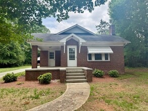 Building Photo - 511 Alamance Rd