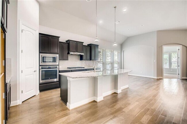 Building Photo - 913 Mckavitt Dr