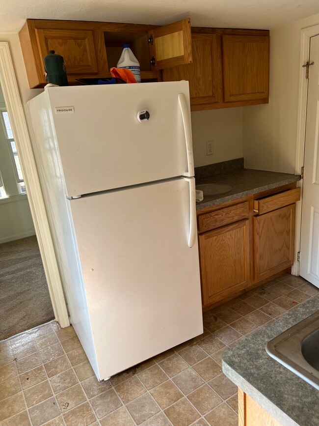 Building Photo - 127 College Pl - Utilities Included